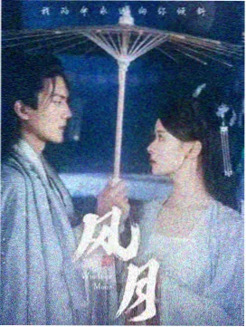 记录型管理员角色在书桌前整理档案的画面